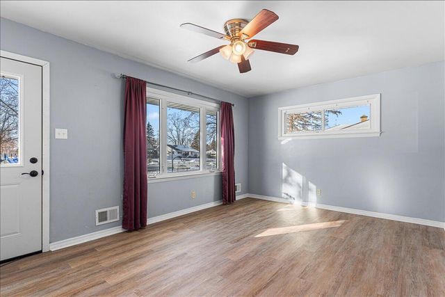 1000 Grant PLACE, West Bend, WI 53090