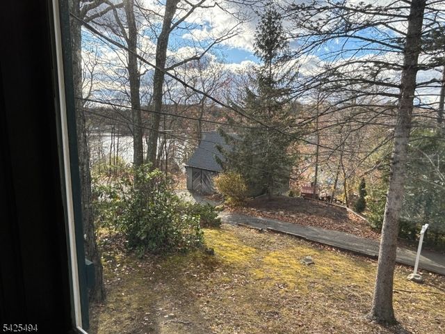 69 Lindys Dr, West Milford Twp., NJ 07480