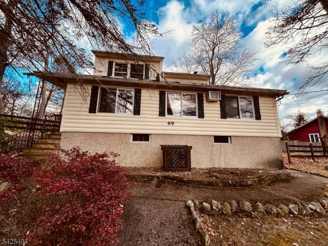 69 Lindys Dr, West Milford Twp., NJ 07480
