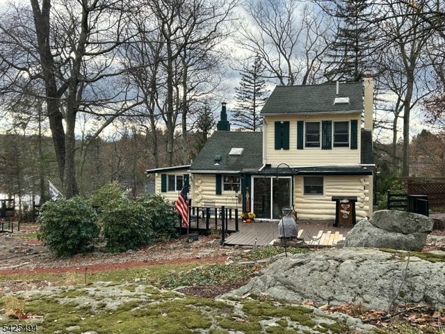 69 Lindys Dr, West Milford Twp., NJ 07480