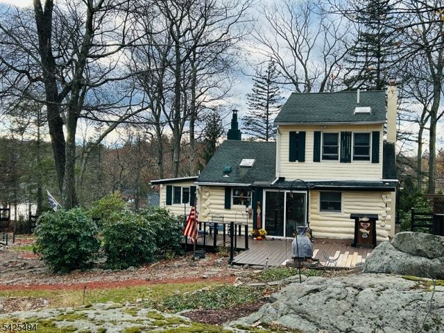 69 Lindys Dr, West Milford Twp., NJ 07480