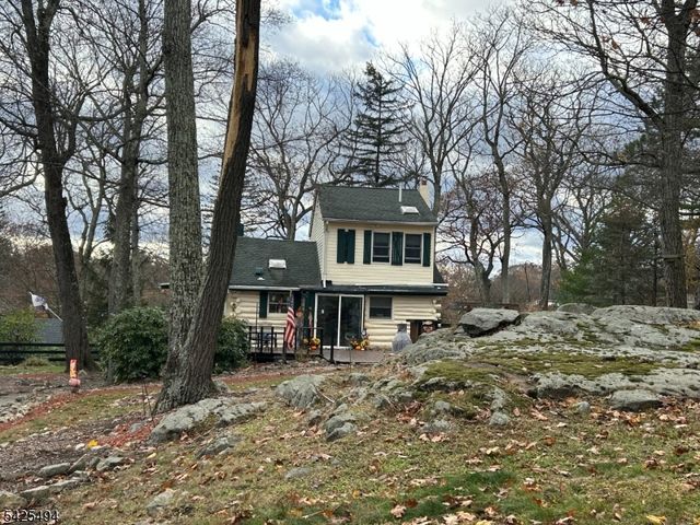 69 Lindys Dr, West Milford Twp., NJ 07480