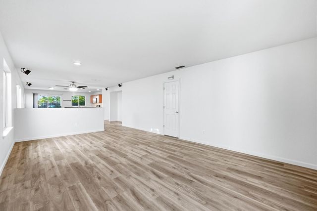 3214 N Santa Cruz Rd, West Sacramento, CA 95691