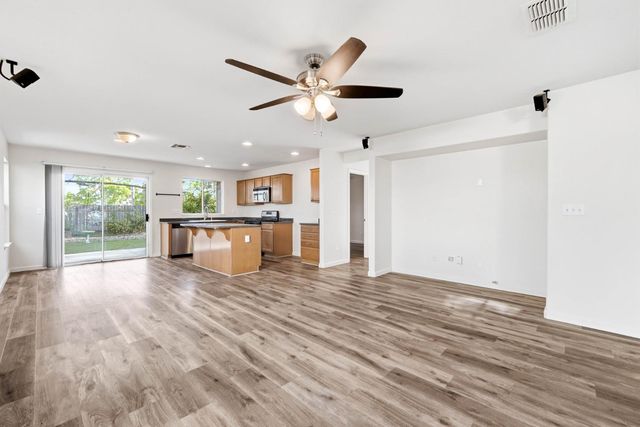 3214 N Santa Cruz Rd, West Sacramento, CA 95691