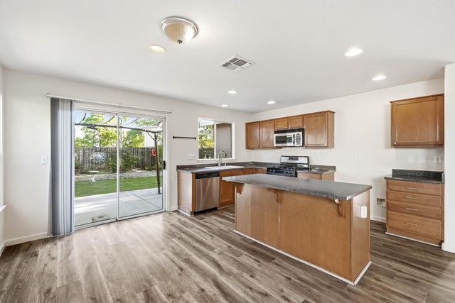 3214 N Santa Cruz Rd, West Sacramento, CA 95691