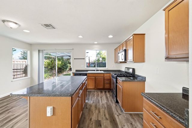 3214 N Santa Cruz Rd, West Sacramento, CA 95691