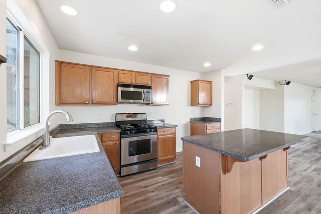 3214 N Santa Cruz Rd, West Sacramento, CA 95691