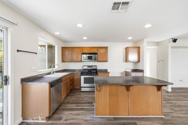 3214 N Santa Cruz Rd, West Sacramento, CA 95691