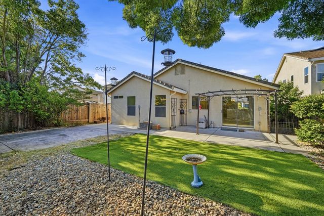 3214 N Santa Cruz Rd, West Sacramento, CA 95691