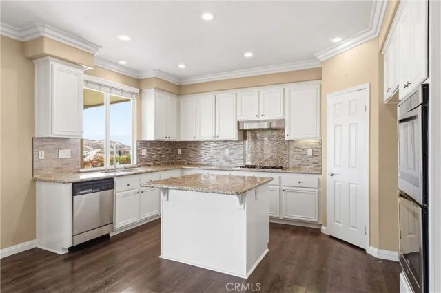 950 Manor Way, Corona, CA 92882