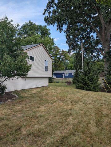 901 S Winding Drive, Waterford, MI 48328