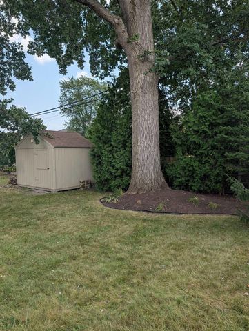 901 S Winding Drive, Waterford, MI 48328