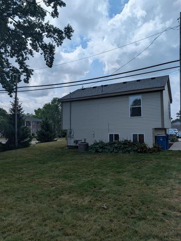 901 S Winding Drive, Waterford, MI 48328
