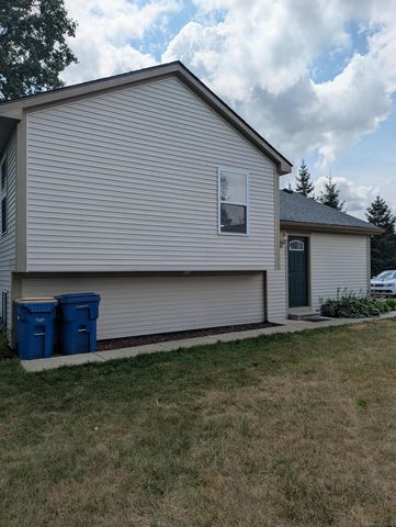 901 S Winding Drive, Waterford, MI 48328