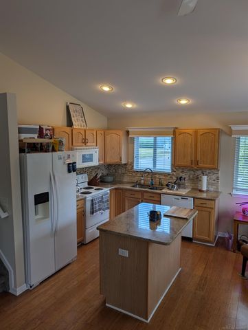 901 S Winding Drive, Waterford, MI 48328