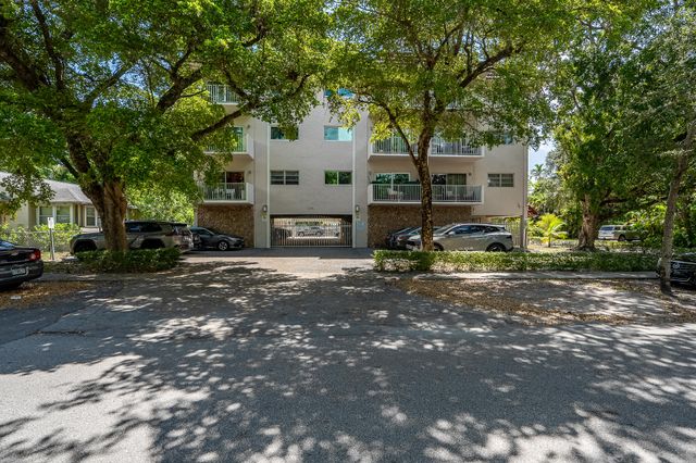 12105 NE 11TH Place 103, North Miami, FL 33161