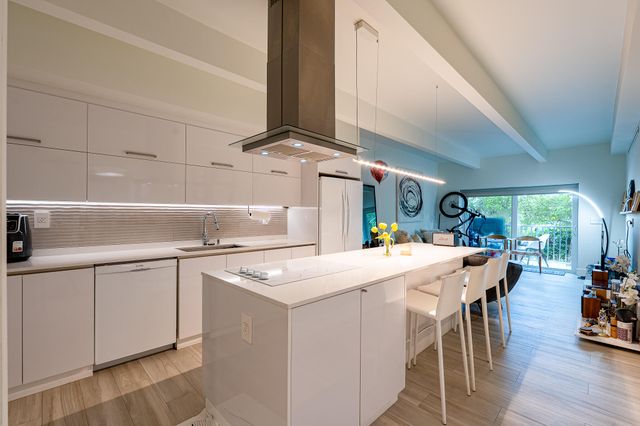 12105 NE 11TH Place 103, North Miami, FL 33161