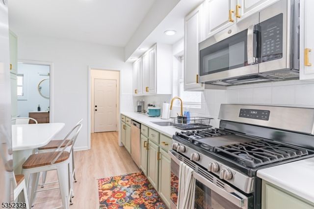 429 Devon St, Kearny Town, NJ 07032