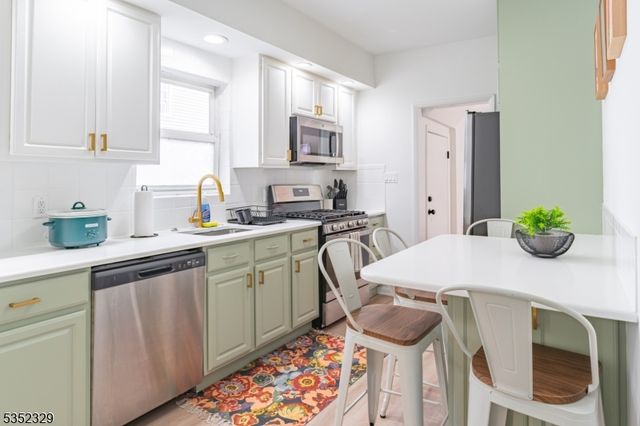 429 Devon St, Kearny Town, NJ 07032