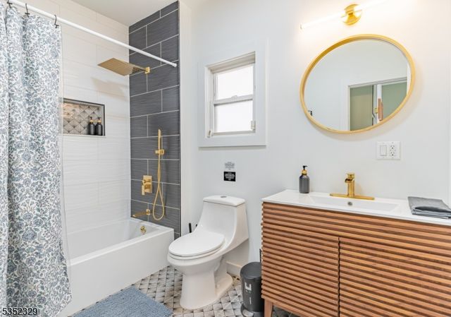 429 Devon St, Kearny Town, NJ 07032
