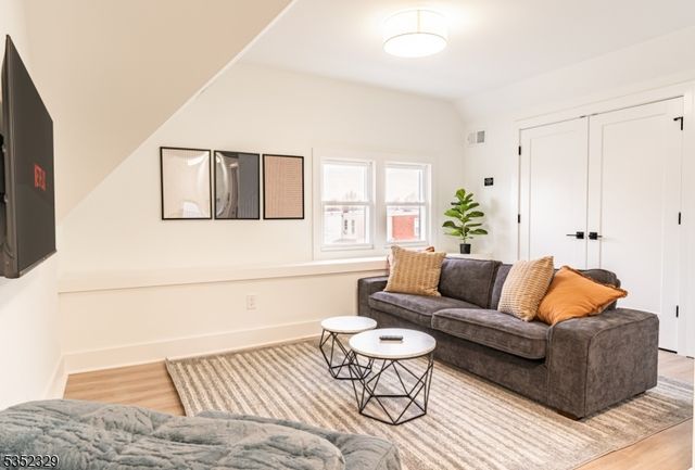 429 Devon St, Kearny Town, NJ 07032