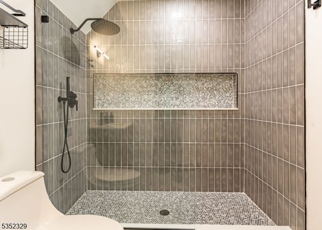 429 Devon St, Kearny Town, NJ 07032