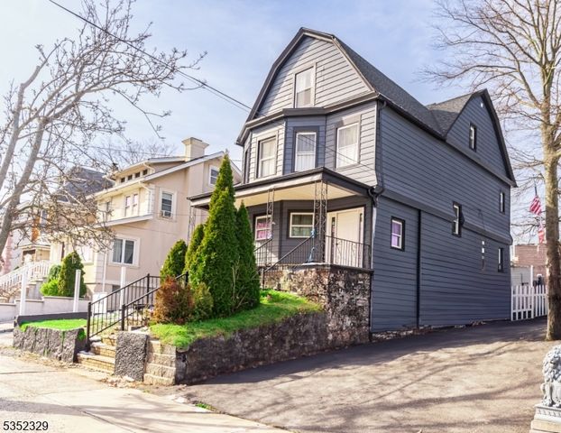 429 Devon St, Kearny Town, NJ 07032