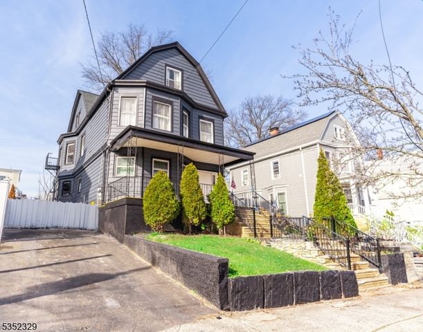 429 Devon St, Kearny Town, NJ 07032