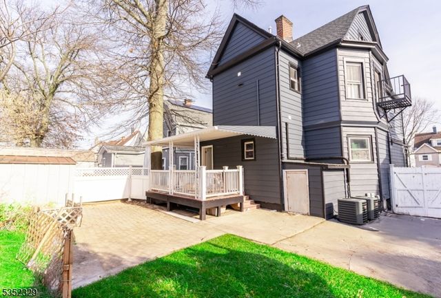 429 Devon St, Kearny Town, NJ 07032