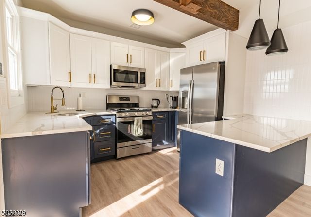 429 Devon St, Kearny Town, NJ 07032
