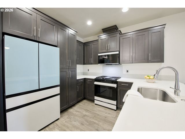 5249 Se DAVIS Rd, Hillsboro, OR 97123