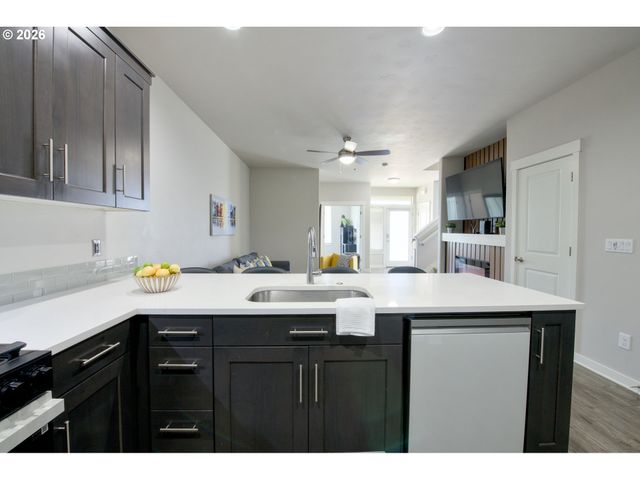 5249 Se DAVIS Rd, Hillsboro, OR 97123