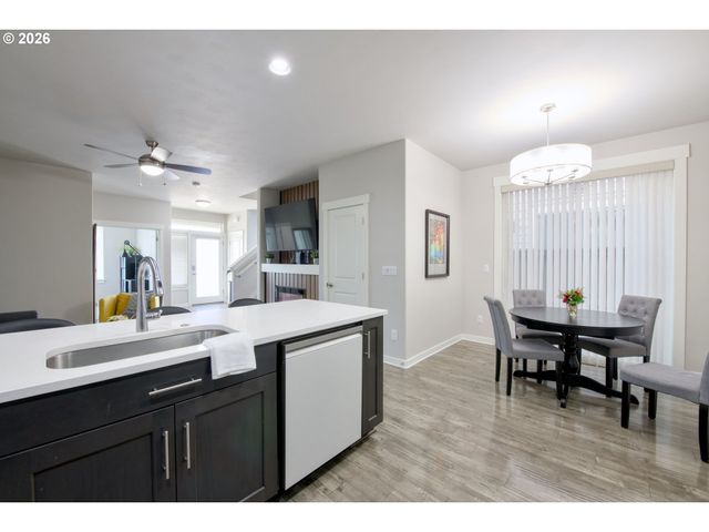 5249 Se DAVIS Rd, Hillsboro, OR 97123