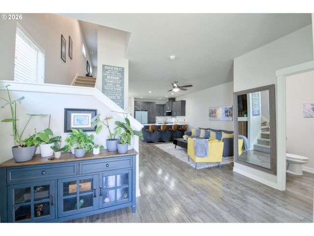 5249 Se DAVIS Rd, Hillsboro, OR 97123
