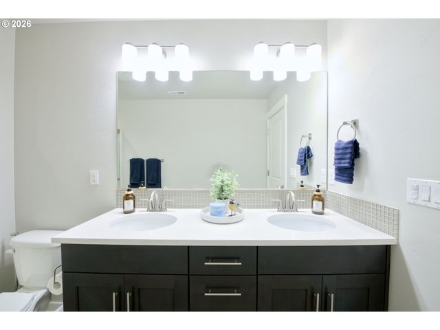 5249 Se DAVIS Rd, Hillsboro, OR 97123