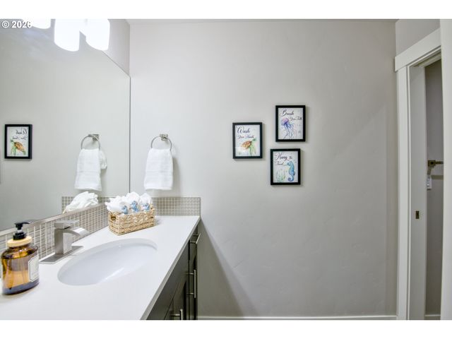 5249 Se DAVIS Rd, Hillsboro, OR 97123