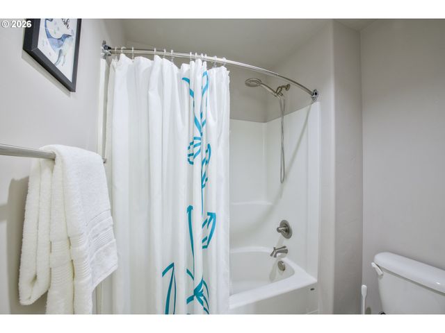 5249 Se DAVIS Rd, Hillsboro, OR 97123
