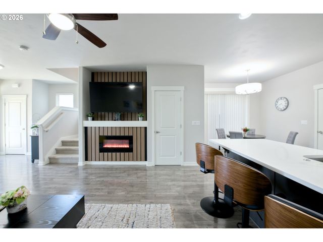 5249 Se DAVIS Rd, Hillsboro, OR 97123