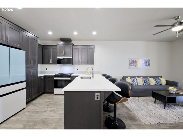 5249 Se DAVIS Rd, Hillsboro, OR 97123