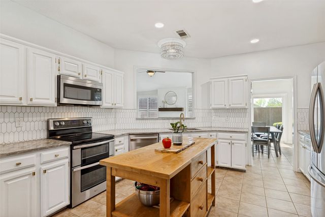 2028 Robin Hill Lane, Carrollton, TX 75007