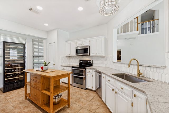 2028 Robin Hill Lane, Carrollton, TX 75007