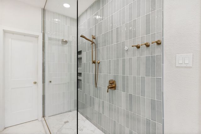 2028 Robin Hill Lane, Carrollton, TX 75007