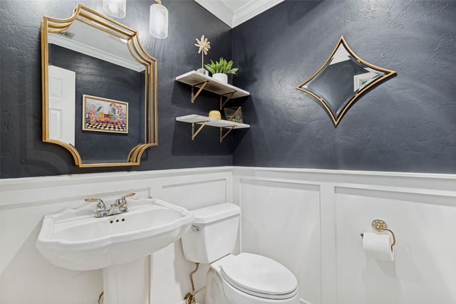 2028 Robin Hill Lane, Carrollton, TX 75007