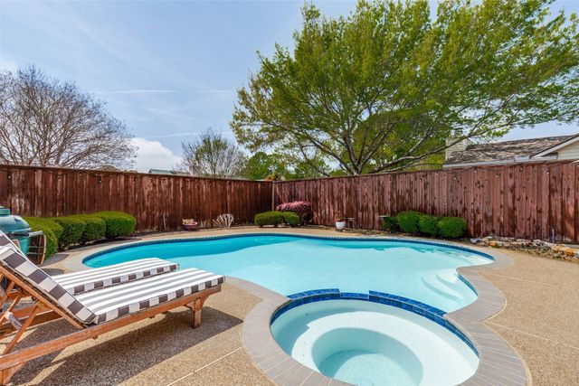 2028 Robin Hill Lane, Carrollton, TX 75007