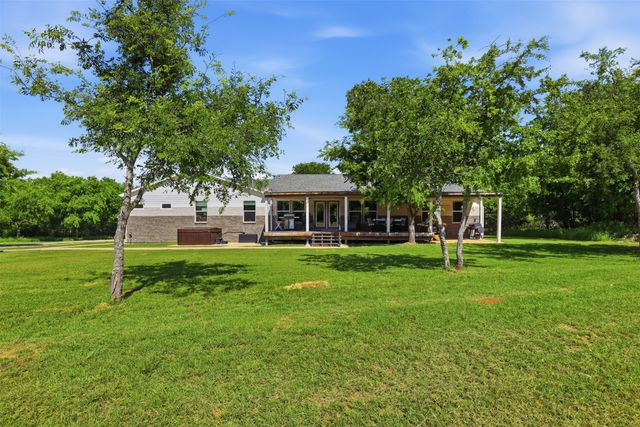 211 E Bay Drive, Bridgeport, TX 76426
