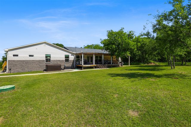 211 E Bay Drive, Bridgeport, TX 76426