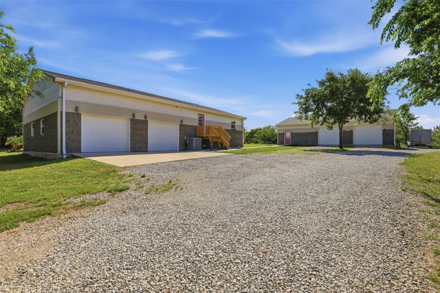 211 E Bay Drive, Bridgeport, TX 76426