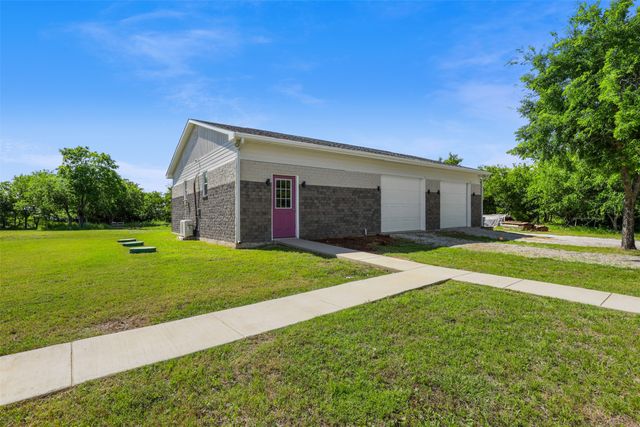 211 E Bay Drive, Bridgeport, TX 76426