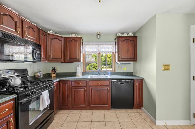 279 Central St 279, East Bridgewater, MA 02333