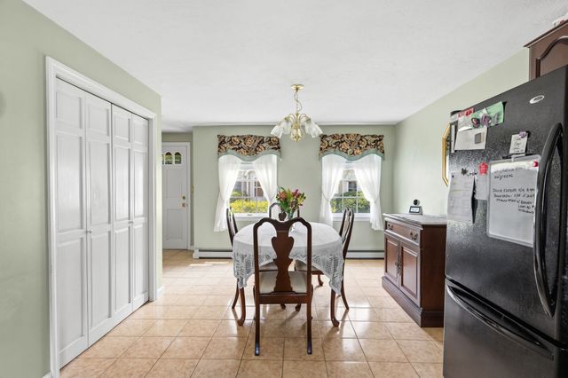 279 Central St 279, East Bridgewater, MA 02333